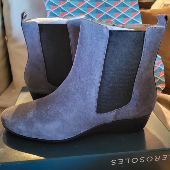 Aerosoles Women's Alisa Chelsea Boots - Picture 1 of 9